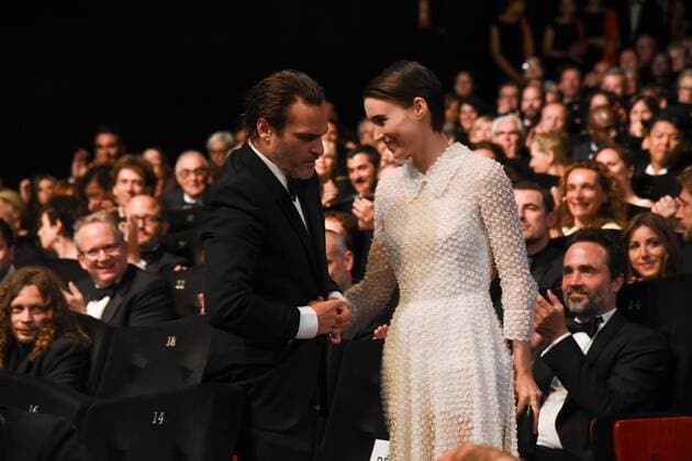 218098 Serge Arnal Starface 2017-05-28 Cannes France 70eme Festival International du Film de Cannes. Ceremonie. 70th International Cannes Film Festival. Closing ceremony Phoenix, Joaquin; Mara, Rooney ( Patricia )  Copyright: xSergexArnalx xStarfacex STAR_218098_022