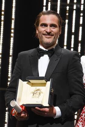 Themen der Woche Bilder des Tages 218098 Serge Arnal Starface 2017-05-28 Cannes France 70eme Festival International du Film de Cannes. Ceremonie. 70th International Cannes Film Festival. Closing ceremony Phoenix, Joaquin  Copyright: xSergexArnalx xStarfacex STAR_218098_025