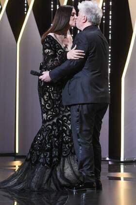 218098 Serge Arnal Starface 2017-05-28 Cannes France 70eme Festival International du Film de Cannes. Ceremonie. 70th International Cannes Film Festival. Closing ceremony Bellucci, Monica; Almodovar, Pedro  Copyright: xSergexArnalx xStarfacex STAR_218098_050