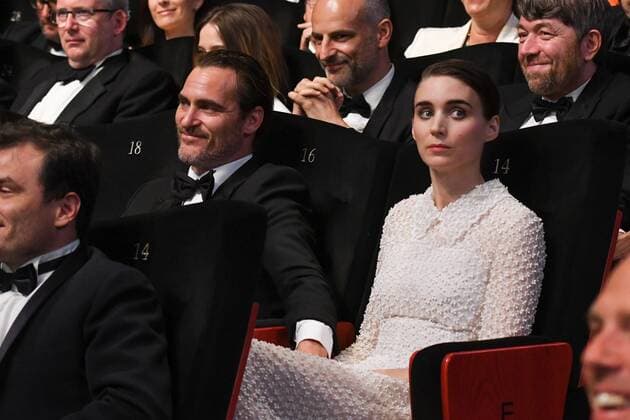 218098 Serge Arnal Starface 2017-05-28 Cannes France 70eme Festival International du Film de Cannes. Ceremonie. 70th International Cannes Film Festival. Closing ceremony Phoenix, Joaquin; Mara, Rooney ( Patricia )  Copyright: xSergexArnalx xStarfacex STAR_218098_058