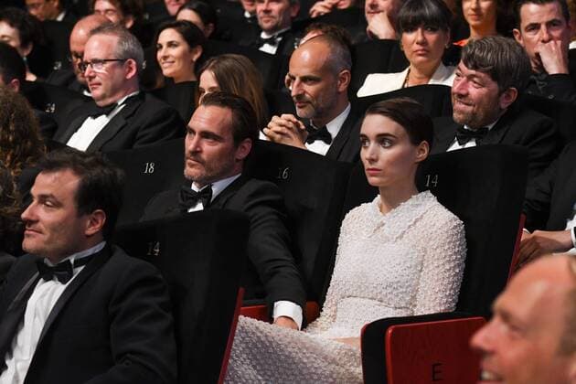 218098 Serge Arnal Starface 2017-05-28 Cannes France 70eme Festival International du Film de Cannes. Ceremonie. 70th International Cannes Film Festival. Closing ceremony Phoenix, Joaquin; Mara, Rooney ( Patricia )  Copyright: xSergexArnalx xStarfacex STAR_218098_059