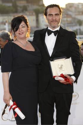 Lynne Ramsey winner of the award for Best Screenplay and actor Joaquin Phoenix winner of the award for Best Actor for You Were Never Really Here at the award winner photocall during the 70th Cannes Film Festival at the Palais des Festivals on May 28, 2017 in Cannes, France Foto:xD.xBedrosianx xFuturexImage