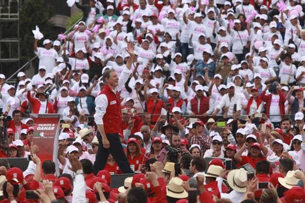 May 28, 2017 - Mexico - EUM20170528POL19.JPG.TOLUCA, Mex.- Election Elecciones-Edomex.- El candidato del PRI al gobierno mexiquense, Alfredo del Mazo Maza, en el primer cierre de campana ante simpatizantes en esta capital. Evento al que asistio el dirigente nacional del tricolor Enrique Ochoa Reza y el gobernador Eruviel Ãvila, este domingo 28 de mayo de 2017. Foto: Agencia EL UNIVERSAL RCC. Mexico  - ZUMAu78_ 20170528_zaf_u78_048 Copyright: xJorgexAlvaradox