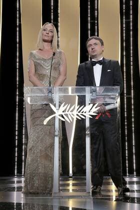 70eme Festival du Film de Cannes - Ceremonie de cloture. Photo: Laurent Guerin E Press Photo Uma Thurman;Cristian Mungiu Cannes France  521781