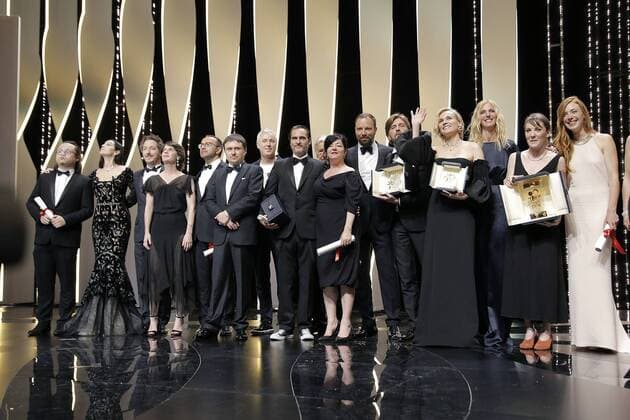 70eme Festival du Film de Cannes - Ceremonie de cloture. Photo: Laurent Guerin E Press Photo Joaquin Phoenix;Diane Kruger;Ruben Ostlund;Robin Campillo;Léonor Serraille; Qiu Yang Cannes France  521781