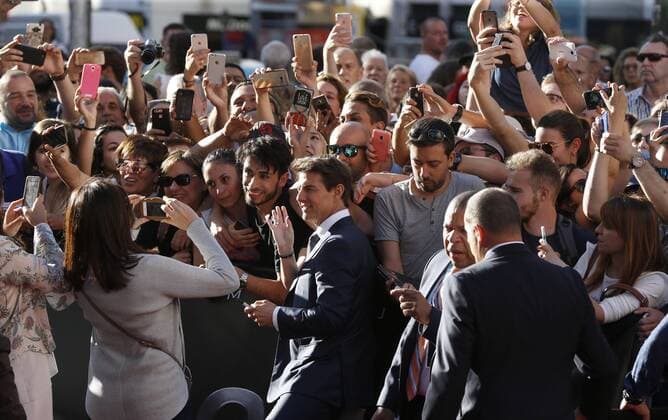 US actor Tom Cruise (C) poses for the fans during the photocall of his last film The Mummy in Madrid, Spain on 29 May 2017. US ACTOR TOM CRUISE PRESENTS THE MUMMY !ACHTUNG: NUR REDAKTIONELLE NUTZUNG!  Copyright: xCHEMAxMOYAx 20170529-636316854803399922