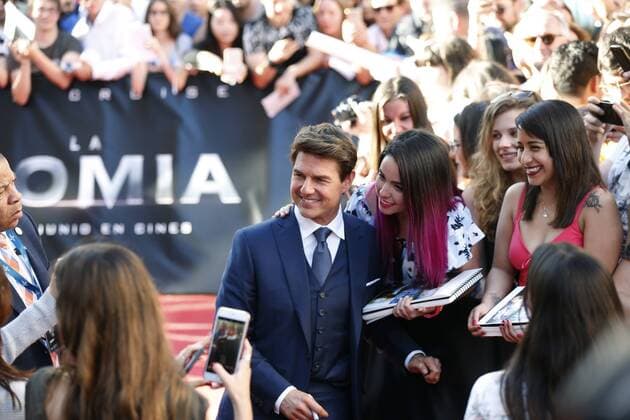 US actor Tom Cruise (C) poses for the fans during the photocall of his last film The Mummy in Madrid, Spain on 29 May 2017. US ACTOR TOM CRUISE PRESENTS THE MUMMY !ACHTUNG: NUR REDAKTIONELLE NUTZUNG!  Copyright: xCHEMAxMOYAx 20170529-636316854825083366