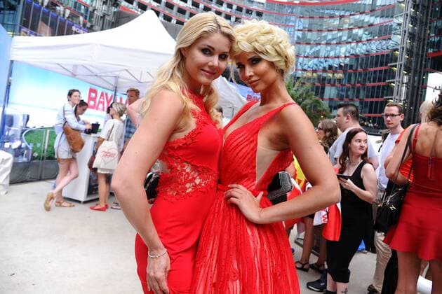 Yvonne Woelke, Micaela Schaefer Ankunft zur Europapremiere des neuen Baywatchfilmes im Sony Center Cinestar in Berlin, am 30.05.2017