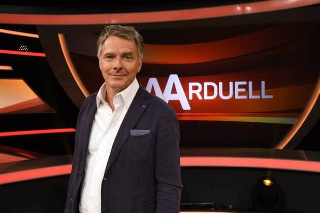 Der Moderator Jörg Pilawa posiert am 01.06.2017 in Hürth bei Köln nach der Aufzeichnung der ARD Quiz Show Paarduell Sendetermin 29.06.2017 im Ersten.