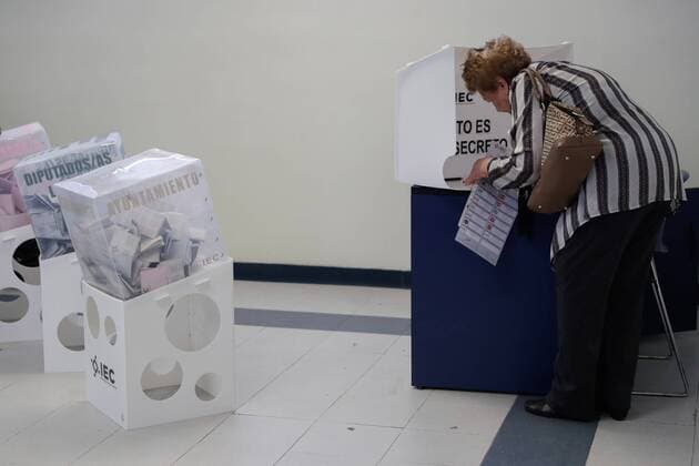 June 4, 2017 - Mexico - EUM20170604NAC16.JPG.TORREON, Coah., Elections Elecciones Edomex.-Aspectos de este domingo 4 de junio de 2017, durante la colocacion de casillas y votacion de ciudadanos en el estado de Coahuila. Foto: Agencia EL UNIVERSAL Ivan Stephens RDB. Mexico  - ZUMAu78_ 20170604_zaf_u78_017 Copyright: xIvanxStephensx