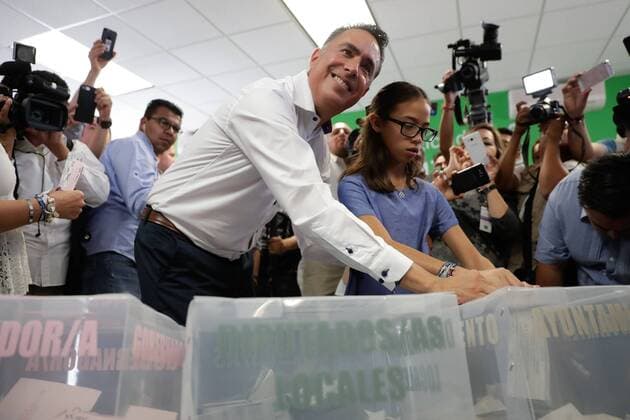 June 4, 2017 - Mexico - EUM20170604NAC25.JPG.SALTILLO, Coah., Elections Elecciones Coahuila.- El candidato de la Alianza Ciudadana, el panista Guillermo Anaya Llamas, emite su sufragio este domingo 4 de junio de 2017. Anaya Llamas rechazo ser el responsable del boicot a los telefonos celulares de su adversario, el priista Miguel Ãngel Riquelme. Foto: Agencia EL UNIVERSAL Ivan Stephens RBD. Mexico  - ZUMAu78_ 20170604_zaf_u78_027 Copyright: xIvanxStephensx