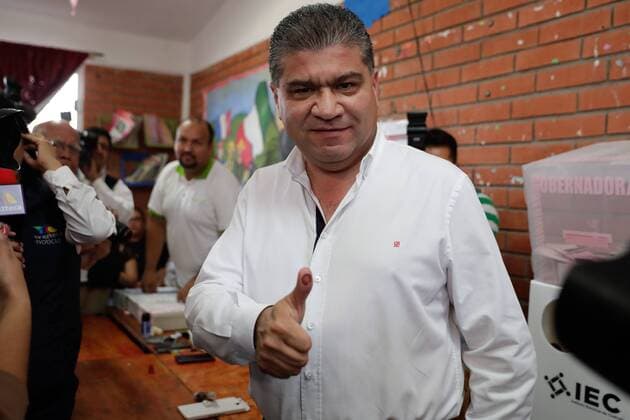 June 4, 2017 - Mexico - EUM20170604NAC30.JPG.TORREON, Coah., Elections Elecciones Coahuila.- El candidato de la alianza por un Coahuila Seguro a la gubernatura de Coahuila, el priista Miguel Ãngel Riquelme, vota este domingo 4 de junio de 2017. El aspirante denuncio que desde esta manana el Partido Accion Nacional (PAN) le saboteo su telefono celular para complicarle el desarrollo de la jornada electoral. Foto: Agencia EL UNIVERSAL Ivan Stephens RDB. Mexico  - ZUMAu78_ 20170604_zaf_u78_031 Copyright: xIvanxStephensx