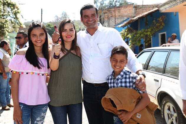 June 4, 2017 - Mexico - EUM20170604NAC31.JPG .TEPIC, Nay., Elections Elecciones Nayarit.- El gobernador de Nayarit, Roberto Sandoval, acudio a votar en compania de su esposa e hijos a la escuela primaria Felipe Ãngeles, en Tepic, Nayarit, es 4 de junio de 2017. Foto: Agencia EL UNIVERSAL AFBV. Mexico  - ZUMAu78_ 20170604_zaf_u78_035 Copyright: xValentexRosasx