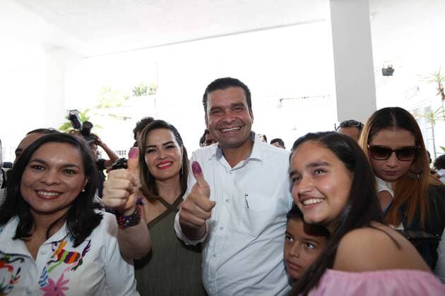 June 4, 2017 - Mexico - EUM20170604NAC32.JPG .TEPIC, Nay., Elections Elecciones Nayarit.- El gobernador de Nayarit, Roberto Sandoval, acudio a votar en compania de su esposa e hijos a la escuela primaria Felipe Ãngeles, en Tepic, Nayarit, es 4 de junio de 2017. Foto: Agencia EL UNIVERSAL AFBV. Mexico  - ZUMAu78_ 20170604_zaf_u78_036 Copyright: xValentexRosasx