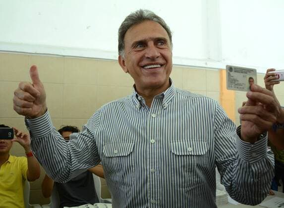 June 4, 2017 - Mexico - EUM20170604NAC50.JPG.VERACRUZ, Ver.- Election Elecciones-Veracruz.- El gobernador de Veracruz, Miguel Ãngel Yunes Linares, acude a votar en la jornada electoral del 4 de junio de 2017, donde se elegiran los 212 alcaldes de este estado. Foto: Agencia EL UNIVERSAL RCC. Mexico  - ZUMAu78_ 20170604_zaf_u78_070 Copyright: xPatriciaxMoralesx