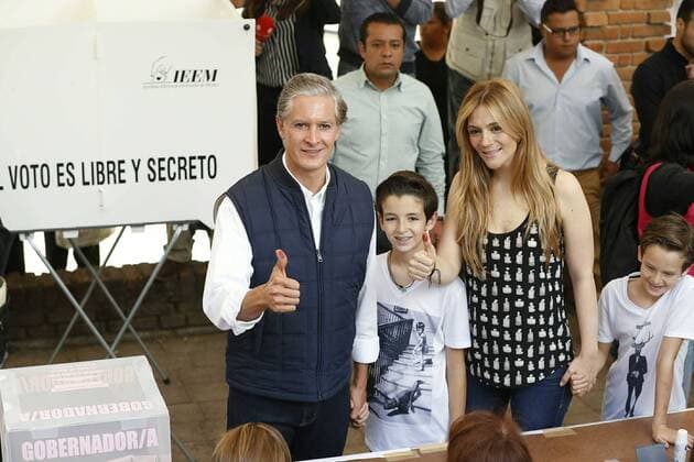 June 4, 2017 - Mexico - EUM20170604NAC55.JPG .HUIXQUILUCAN, Mex., Elections Elecciones Edomex.- El candidato del Partido Revolucionario Institucional (PRI) al gobierno del Estado de Mexico, Alfredo del Mazo, vota la manana de este domingo 4 de junio de 2017. Foto: Agencia EL UNIVERSAL Luis Cortes AFBV Mexico  - ZUMAu78_ 20170604_zaf_u78_074 Copyright: xLuisxCortesx