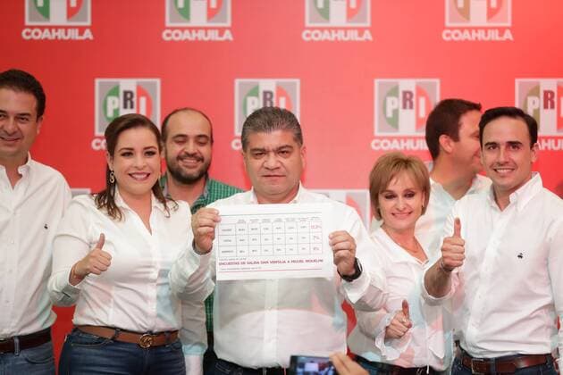 June 4, 2017 - Mexico - EUM20170604NAC55.JPG.SALTILLO, Coah.- Election Elecciones-Coahuila.- El candidato de la alianza por un Coahuila Seguro a la gubernatura de Coahuila, el priista Miguel Ãngel Riquelme, se declara ganador de la contienda electoral de este domingo 4 de junio de 2017. Foto: Agencia EL UNIVERSAL Ivan Stephens RCC. Mexico  - ZUMAu78_ 20170604_zaf_u78_088 Copyright: xIvanxStephensx