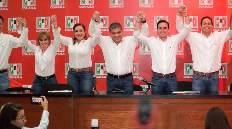 June 4, 2017 - Mexico - EUM20170604NAC56.JPG.SALTILLO, Coah.- Election Elecciones-Coahuila.- El candidato de la alianza por un Coahuila Seguro a la gubernatura de Coahuila, el priista Miguel Ãngel Riquelme, se declara ganador de la contienda electoral de este domingo 4 de junio de 2017. Foto: Agencia EL UNIVERSAL Ivan Stephens RCC. Mexico  - ZUMAu78_ 20170604_zaf_u78_089 Copyright: xIvanxStephensx