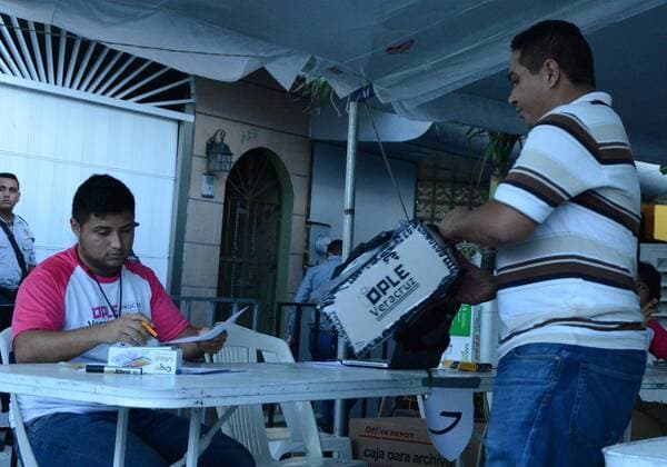 June 4, 2017 - Mexico - EUM20170604NAC77.JPG.VERACRUZ, Ver., Elections Elecciones-Veracruz Cierre Casillas.- Cierre de cacillas en esta entidad y conteo de votos para la eleccion de alcaldias municipales, el 4 de junio de 2017. Foto: Agencia EL UNIVERSAL EVZ Mexico  - ZUMAu78_ 20170604_zaf_u78_126 Copyright: xPatriciaxMoralesx