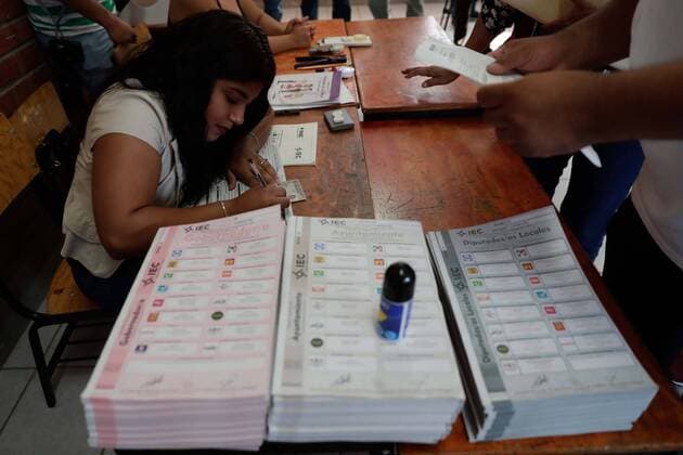 June 4, 2017 - Mexico - EUM20170604POL07.JPG.SALTILLO, Coah., Elections Elecciones-Coahuila.- Elecciones en esta entidad donde los votantes eligen gubernatura, diputaciones y ayuntamientos, el 4 de junio de 2017. En la imagen, aspectos de las casillas en esta capital. Foto: Agencia EL UNIVERSAL Ivan Etephens EVZ Mexico  - ZUMAu78_ 20170604_zaf_u78_166 Copyright: xIvanxStephensx
