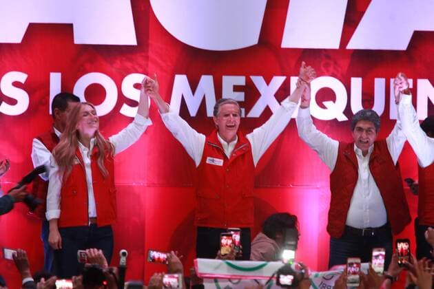 June 5, 2017 - Mexico - EUM20170605POL01.JPG.TOLUCA, Mex., Elections Elecciones-Edomez PRI.- Alfredo del Mazo Maza, candidato del PRI a la gubernatura del Estado de Mexico, realiza un mitin tras conocer los resultados electorales preliminares en la entidad, el 4 de junio de 2017. Foto: Agencia EL UNIVERSAL Luis Cortes EVZ Mexico  - ZUMAu78_ 20170605_zaf_u78_005 Copyright: xElxUniversalx