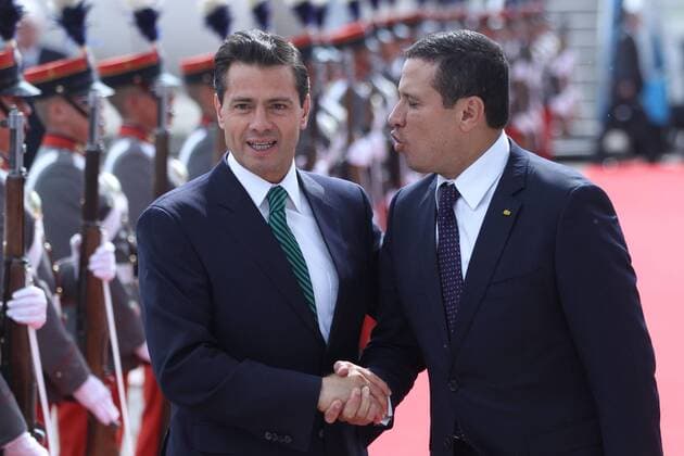 Guatemalan Foreign Affairs Minister Carlos Morales (R) receives Mexican President Enrique Pena Nieto, in Guatemala City, Guatemala, 05 June 2017. Pena Nieto arrived in Guatemala with a committee of journalists for an official visit that starts tomorrow and that includes meetings with representatives of the three powers as well as busienssmen. PENA NIETO LANDS IN GUATEMALA FOR OFFICIAL VISIT !ACHTUNG: NUR REDAKTIONELLE NUTZUNG!  Copyright: xEstebanxBibax GUA001 20170606-636323057333996629