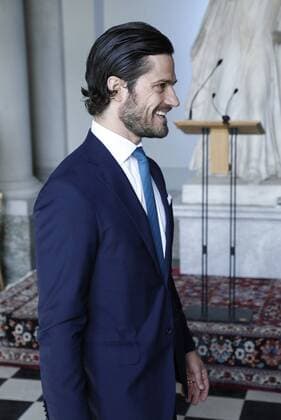 Prince Carl Philip National Day celebrations, attendance at the prize-giving ceremony for The Thinking Hand drawing competition, Gustav III s Museum of Antiquities, Royal Palace, Stockholm2017-06-06 Stipendieutdelning i teckningstävlingen Den tänkande handen , Gustav III:s antikmuseum, Kungliga slottet, 2017-06-06 Carl Philip de Suede Stockholm Sweden  523623