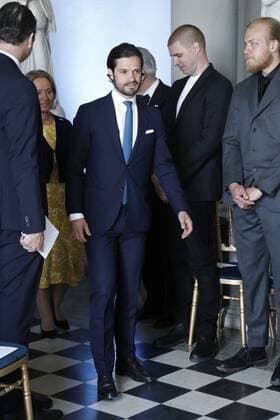 Prince Carl Philip National Day celebrations, attendance at the prize-giving ceremony for The Thinking Hand drawing competition, Gustav III s Museum of Antiquities, Royal Palace, Stockholm2017-06-06 Stipendieutdelning i teckningstävlingen Den tänkande handen , Gustav III:s antikmuseum, Kungliga slottet, 2017-06-06 Carl Philip de Suede Stockholm Sweden  523623