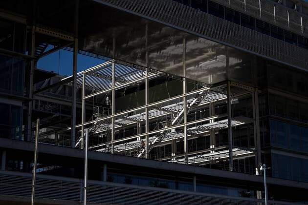 Architektur von Hans Hollein A view of the façade of Spanish Banco Popular bank s new headquarters under construction works in Madrid, Spain, 07 June 2017. Spanish Banco Santander has announced the acquirement of Banco Popular for one euro in a movement to prevent its collapse after the European Central Bank (ECB) said that Popular was failing or likely to fail . Suntander rescues Popular for 1 euro !ACHTUNG: NUR REDAKTIONELLE NUTZUNG!  Copyright: xEmilioxNaranjox GRA028 20170607-636324334932514683