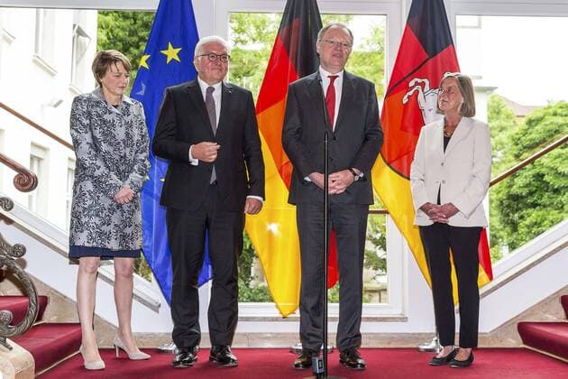 Frank-Walter Steinmeier mit Gattin Elke Büdenbender und Stephan Weil und Gattin Rosemarie Kerkow-Weil in der Niedersächsischen Staatskanzlei im Rahmen seines Antrittsbesuchs in Niedersachen. Hannover, 07.06.2017 Foto:xU.xStammx xFuturexImage