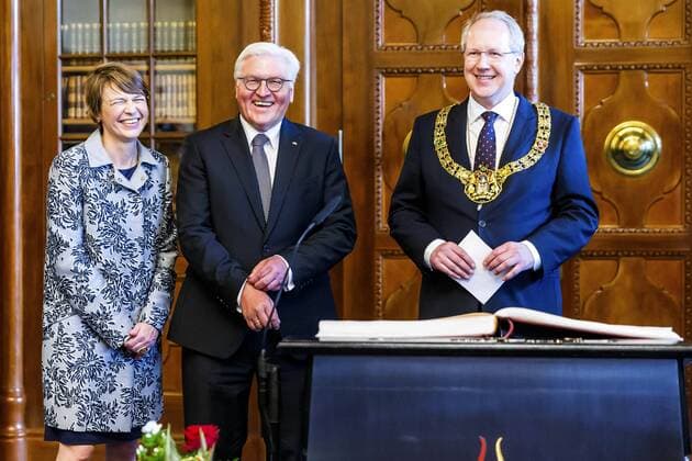 Frank-Walter Steinmeier mit Gattiin Elke Büdenbender und Stefan Schostok im Neuen Rathaus im Rahmen seines Antrittsbesuchs in Niedersachen. Hannover, 07.06.2017 Foto:xU.xStammx xFuturexImage