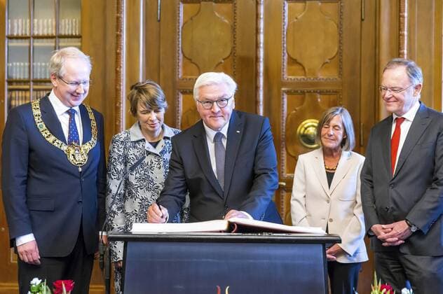 Frank-Walter Steinmeier mit Gattiin Elke Büdenbender, Stefan Schostok, Rosemarie Kerkow-Weil und Stephan Weil im Neuen Rathaus im Rahmen seines Antrittsbesuchs in Niedersachen. Hannover, 07.06.2017 Foto:xU.xStammx xFuturexImage