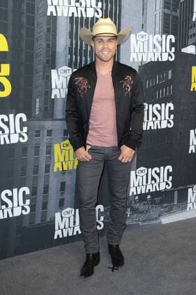 June 7, 2017 - Nashville, TN, USA - 07 June 2017 - Nashville, Tennessee - Dustin Lynch. 2017 CMT Music Awards held at Music City Center. Photo Credit: AdMedia Nashville USA - ZUMAa123 20170607_zaa_a123_015 Copyright: xTonyaxWisex