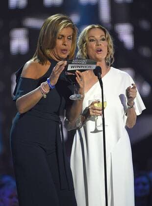 June 7, 2017 - Nashville, TN, USA - 07 June 2017 - Nashville, Tennessee - Kathie Lee Gifford, Hoda Kotb. 2017 CMT Music Awards held at Music City Center. Photo Credit: AdMedia Nashville USA - ZUMAa123 20170607_zaa_a123_196 Copyright: xLauraxFarrx