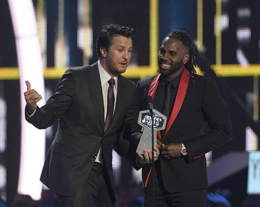 June 7, 2017 - Nashville, TN, USA - 07 June 2017 - Nashville, Tennessee - Luke Bryan, Jason Derulo. 2017 CMT Music Awards held at Music City Center. Photo Credit: AdMedia Nashville USA - ZUMAa123 20170607_zaa_a123_200 Copyright: xLauraxFarrx