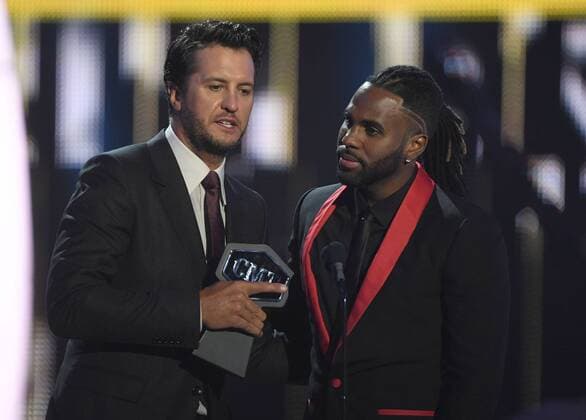 June 7, 2017 - Nashville, TN, USA - 07 June 2017 - Nashville, Tennessee - Luke Bryan, Jason Derulo. 2017 CMT Music Awards held at Music City Center. Photo Credit: AdMedia Nashville USA - ZUMAa123 20170607_zaa_a123_204 Copyright: xLauraxFarrx
