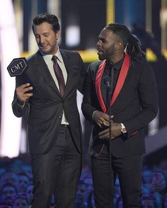 June 7, 2017 - Nashville, TN, USA - 07 June 2017 - Nashville, Tennessee - Luke Bryan, Jason Derulo. 2017 CMT Music Awards held at Music City Center. Photo Credit: AdMedia Nashville USA - ZUMAa123 20170607_zaa_a123_207 Copyright: xLauraxFarrx