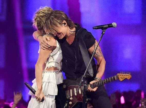 June 7, 2017 - Nashville, TN, USA - 07 June 2017 - Nashville, Tennessee - Carrie Underwood, Keith Urban. 2017 CMT Music Awards held at Music City Center. Photo Credit: AdMedia Nashville USA - ZUMAa123 20170607_zaa_a123_249 Copyright: xLauraxFarrx