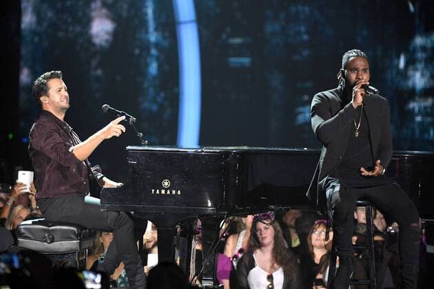 June 7, 2017 - Nashville, TN, USA - 07 June 2017 - Nashville, Tennessee - Luke Bryan, Jason Derulo. 2017 CMT Music Awards held at Music City Center. Photo Credit: AdMedia Nashville USA - ZUMAa123 20170607_zaa_a123_445 Copyright: xLauraxFarrx