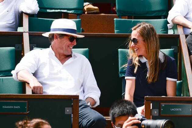 218365 Arnal-Degun Starface 2017-06-08 Paris France Internationaux de tennis de Roland-Garros.Hugh Grant et sa compagne Anna Elisabet Eberstein. Grant, Hugh; Eberstein, Anna Elisabeth  Copyright: xArnal-Degunx STAR_218365_018