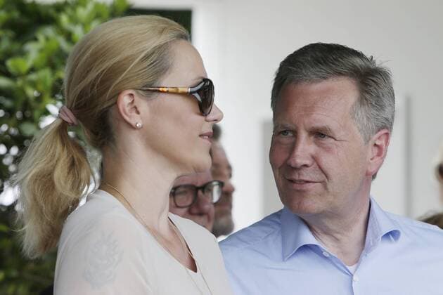 05.06.2017, Hannover, Niedersachsen, GER - Christian und Bettina Wulff im Portrait. (Wulff, Portrait, Portraet, Politik, Politiker, Ehefrau, QF, Querformat, aussen, außen, Aussenaufnahme, Außenaufnahme, Hannover, Niedersachsen, Deutschland, deutsch, Europa, europaeisch, europäisch, Porträt, Westeuropa, Christian Wulff, Bettina Wulff) 170605D072HANNOVER.JPG