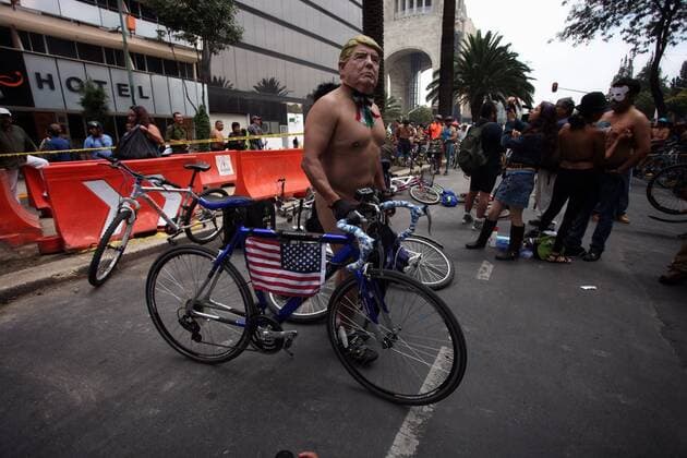 Hundreds of cyclists participate in the World Naked Bike Ride in Mexico City, Mexico, 10 June 2017. Several cities around the world took part in the event which aims to promote safety and respect toward bicyclists as well as a protest against oil dependency and car culture. Rodada nudista en varias ciudades del mundo para fomentar el respeto a los ciclistas !ACHTUNG: NUR REDAKTIONELLE NUTZUNG! Copyright: xSÁSHENKAxGUTIÉRREZx MEX00 20170610-636327359042715816
