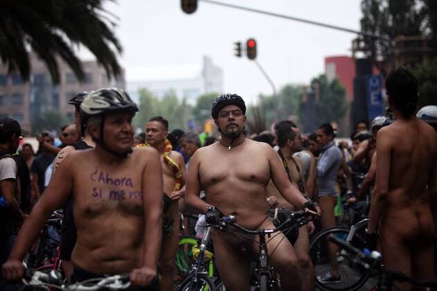 Hundreds of cyclists participate in the World Naked Bike Ride in Mexico City, Mexico, 10 June 2017. Several cities around the world took part in the event which aims to promote safety and respect toward bicyclists as well as a protest against oil dependency and car culture. World Naked Bike Ride 2017 in Mexico City !ACHTUNG: NUR REDAKTIONELLE NUTZUNG! Copyright: xSÁSHENKAxGUTIÉRREZx MEX00 20170610-636327359702132043