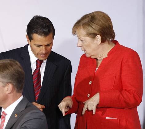 German Chancellor Angela Merkel (R) talks to Mexican President Enrique Pena Nieto in Mexico City, Mexico, 10 June 2017. Both leaders took part in a meeting with business people from Mexico and Germany. Merkel and Pena Nieto take part in a meeting with business people from Mexico and Germany !ACHTUNG: NUR REDAKTIONELLE NUTZUNG!  Copyright: xJorgexNunezx MEX14 20170611-636327380626025285