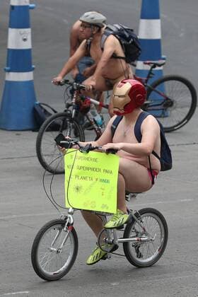 June 10, 2017 - Mexico - EUM20170610NAC20.JPG.CIUDAD DE MEXICO Nude Cycling RoundRodada nudista-CDMX.- Aspectos de la Rodada nudista 2017, efectuada este sabado, 10 de junio de 2017, sobre avenida Reforma. Foto: Agencia EL UNIVERSALAriel OjedaJMA Mexico  - ZUMAu78_ 20170610_zaf_u78_049 Copyright: xElxUniversalx