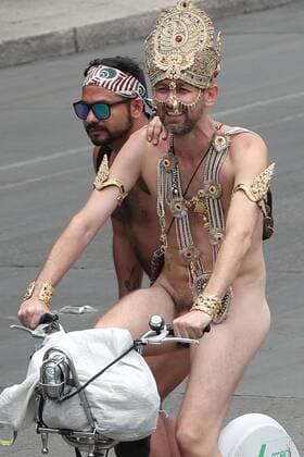 June 10, 2017 - Mexico - EUM20170610NAC22.JPG.CIUDAD DE MEXICO Nude Cycling RoundRodada nudista-CDMX.- Aspectos de la Rodada nudista 2017, efectuada este sabado, 10 de junio de 2017, sobre avenida Reforma. Foto: Agencia EL UNIVERSALAriel OjedaJMA Mexico  - ZUMAu78_ 20170610_zaf_u78_051 Copyright: xElxUniversalx