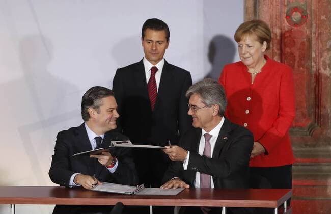 June 10, 2017 - Mexico - EUM20170610NAC33.JPG.CIUDAD DE MEXICO President Presidente-EPN Merkel.- El presidente de Mexico, Enrique Pena, y la canciller de Alemania, Angela Merkel, durante la firma de cuatro convenios de colaboracion binacional en materia economica, el 10 de junio de 2017 en el Museo Interactivo de Economia. En la imagen acompana Aurelio Nuno, secretario de Educacion, entre otros. Foto: Agencia EL UNIVERSAL Luis Cortes EVZ. Mexico  - ZUMAu78_ 20170610_zaf_u78_099 Copyright: xLuisxCortesx