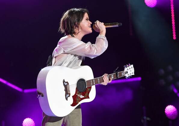 June 10, 2017 - Nashville, Tennessee, United States - 10 June 2017 - Nashville, Tennessee - Maren Morris. 2017 CMA Music Festival Nightly Concert held at Nissan Stadium. Photo Credit: Laura Farr AdMedia Nashville United States - ZUMAa123 20170610_zaa_a123_491 Copyright: xLauraxFarr Admediax