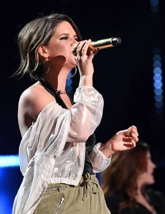 June 10, 2017 - Nashville, Tennessee, United States - 10 June 2017 - Nashville, Tennessee - Maren Morris. 2017 CMA Music Festival Nightly Concert held at Nissan Stadium. Photo Credit: Laura Farr AdMedia Nashville United States - ZUMAa123 20170610_zaa_a123_498 Copyright: xLauraxFarr Admediax