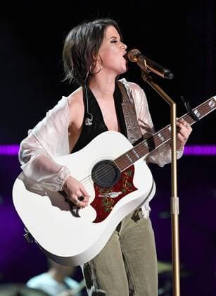 June 10, 2017 - Nashville, Tennessee, United States - 10 June 2017 - Nashville, Tennessee - Maren Morris. 2017 CMA Music Festival Nightly Concert held at Nissan Stadium. Photo Credit: Laura Farr AdMedia Nashville United States - ZUMAa123 20170610_zaa_a123_507 Copyright: xLauraxFarr Admediax